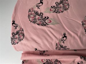 Bomuldsjersey - påfugle med glimmer og blid rosa bund